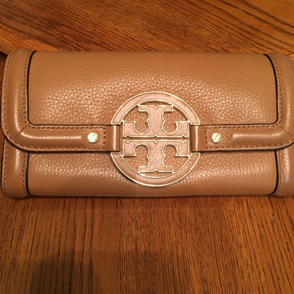 🌻TORY BURCH SOFT LEATHER TRI FOLD WALLET🌻 - Picture 1 of 6